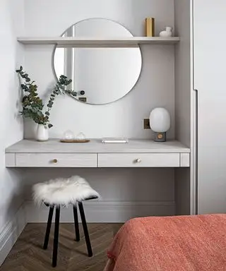 Você deveria ter um espelho em seu quarto? Por que os especialistas em Feng Shui alertam contra isso