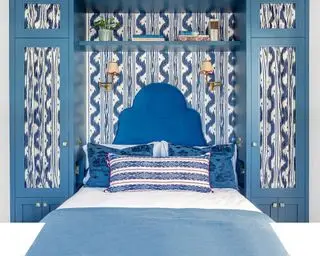 Idées de chambre bleue et blanche avec papier peint à motifs