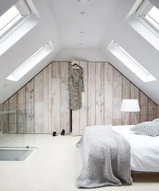Loftsromsideer med takvinduer