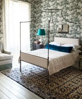 Loftsromsideer med himmelseng