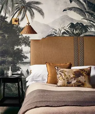 Petite chambre avec fresque murale tropicale en noir et blanc
