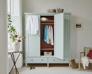 Neptune Stor Larsson Grand garderobe i Moss & Burnt Sienna