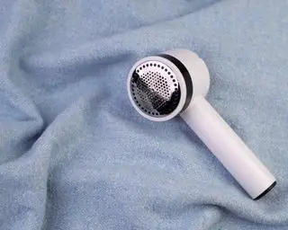 Pilling folhas com barbeador para remover