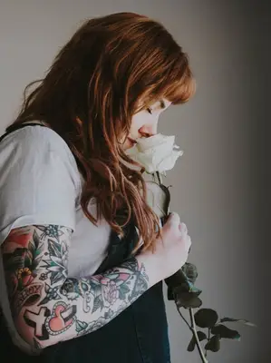 clairalient girl smelling