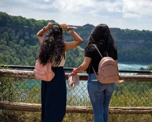 Venus in Aquarius Friendship