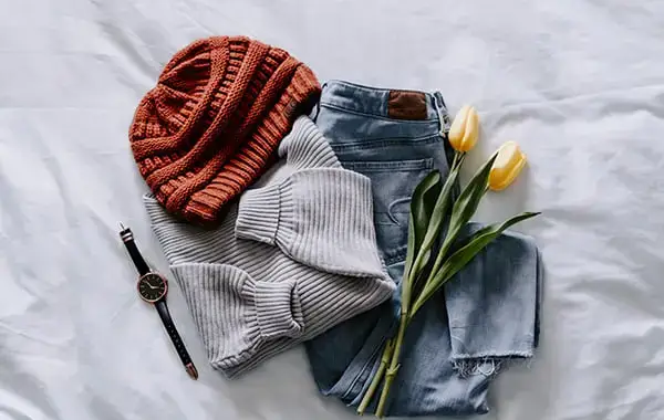 Hvordan rydde opp i klær og fjerne skaprot