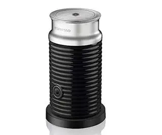Nespresso Aeroccino 3 na białym tle