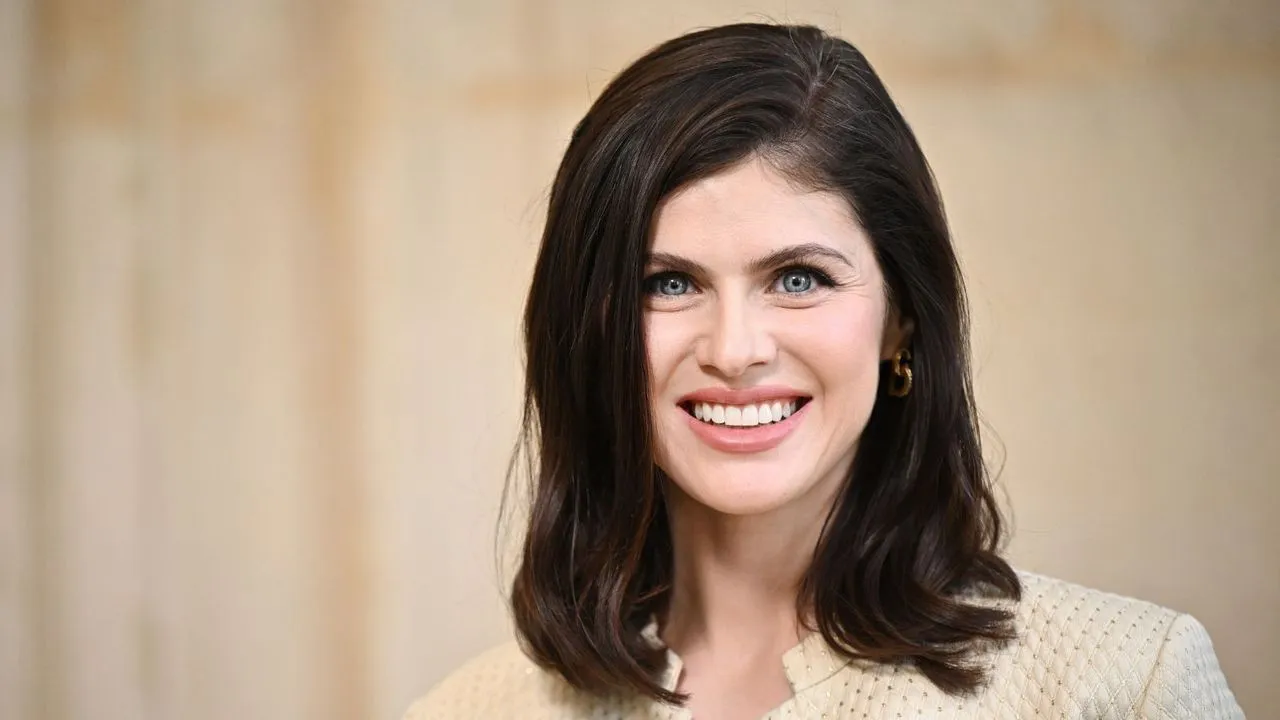 Alexandra Daddario' loading='lazy' title=