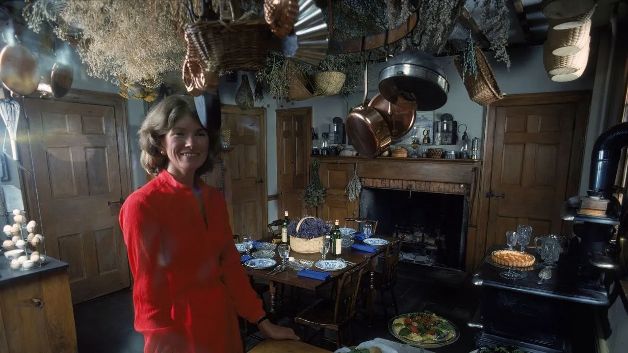 El genio silencioso de la organización de la cocina de Ina Garten: cómo un simple riel para ollas agrega la cantidad justa de carácter, comodidad y estilo vintage