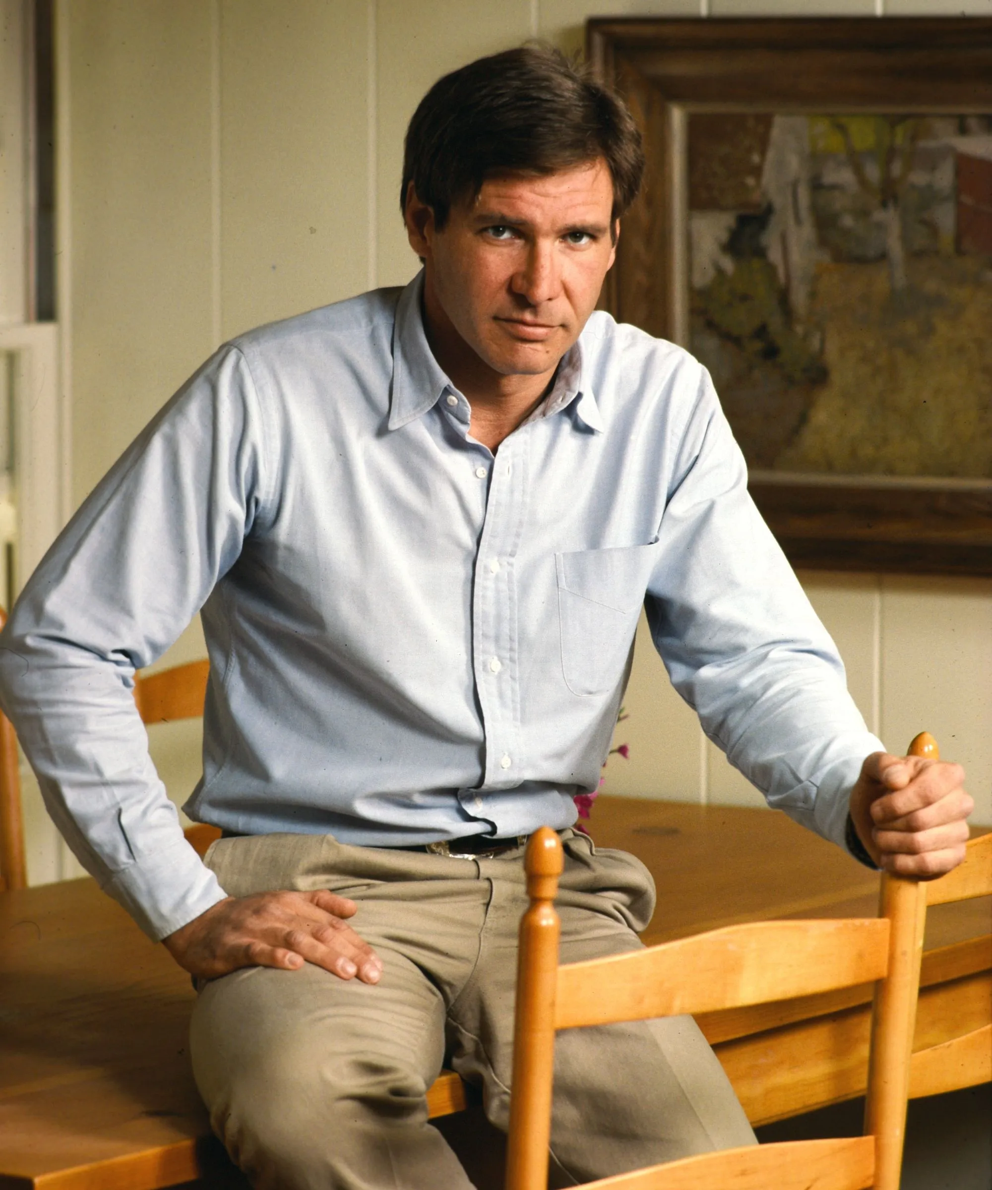 Harrison Ford con le sedie che ha costruito' loading='lazy' title=