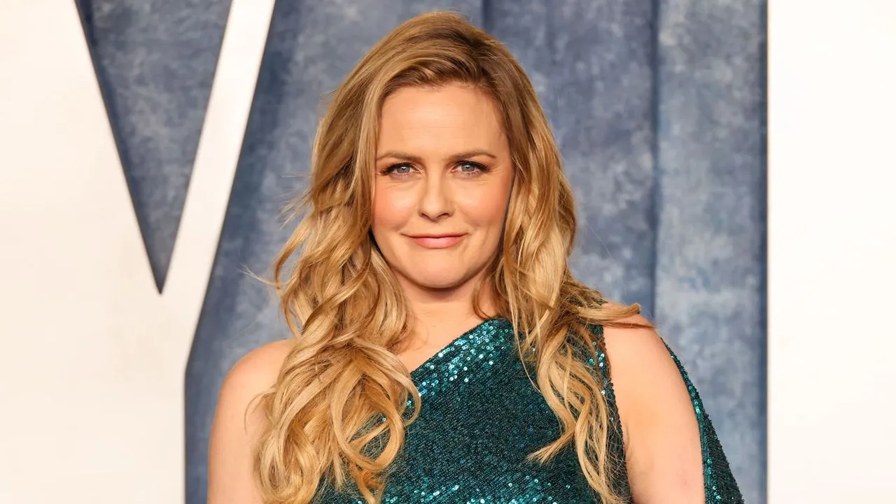 Alicia Silverstone' loading='lazy' title=