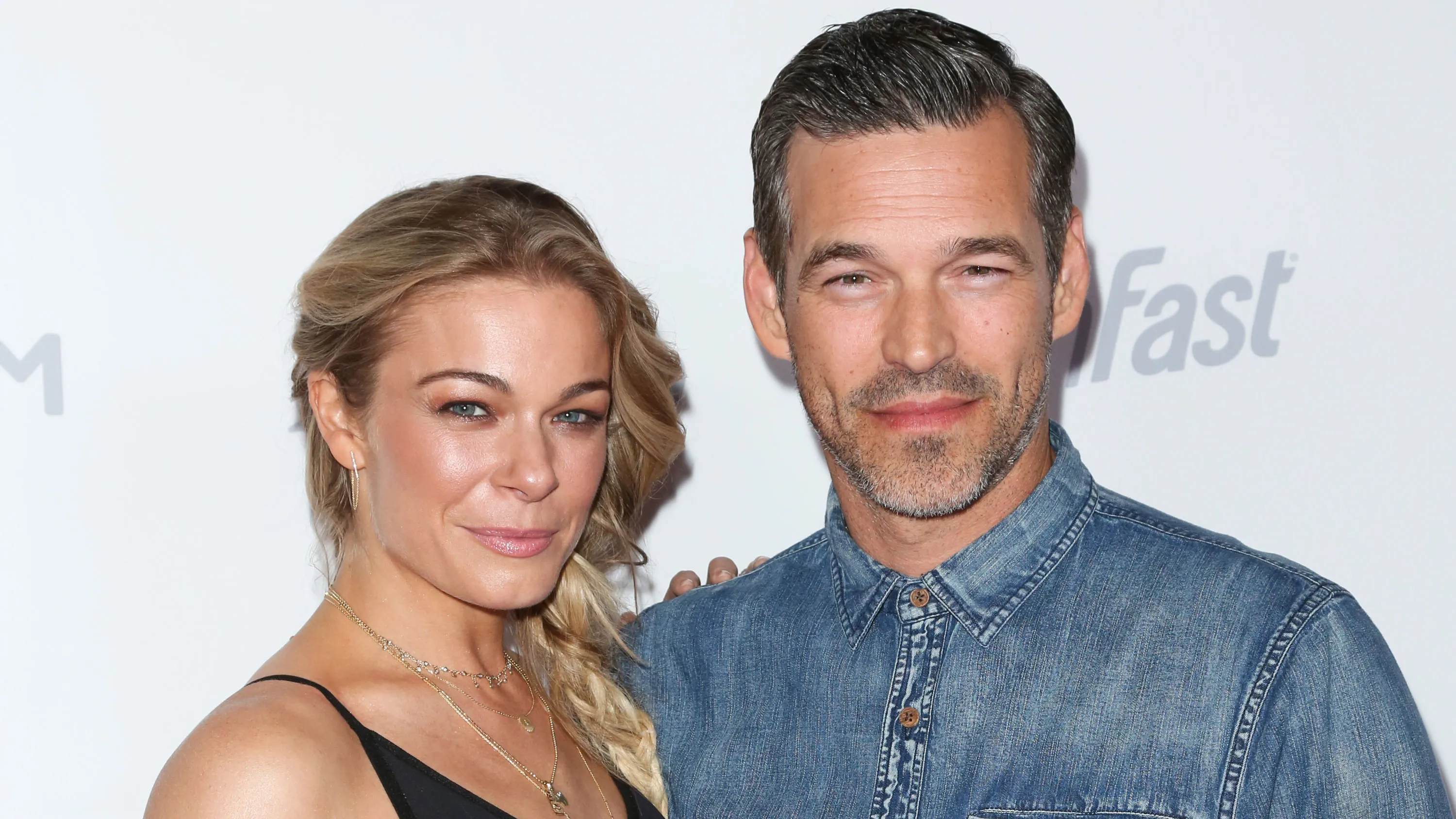 Speváčka LeAnn Rimes (vľavo) a herec Eddie Cibrian (vpravo) sa zúčastňujú OK! Magazine’s Summer kick-off party v The W Hollywood 17. mája 2017 v Hollywoode v Kalifornii.' loading='lazy' title=