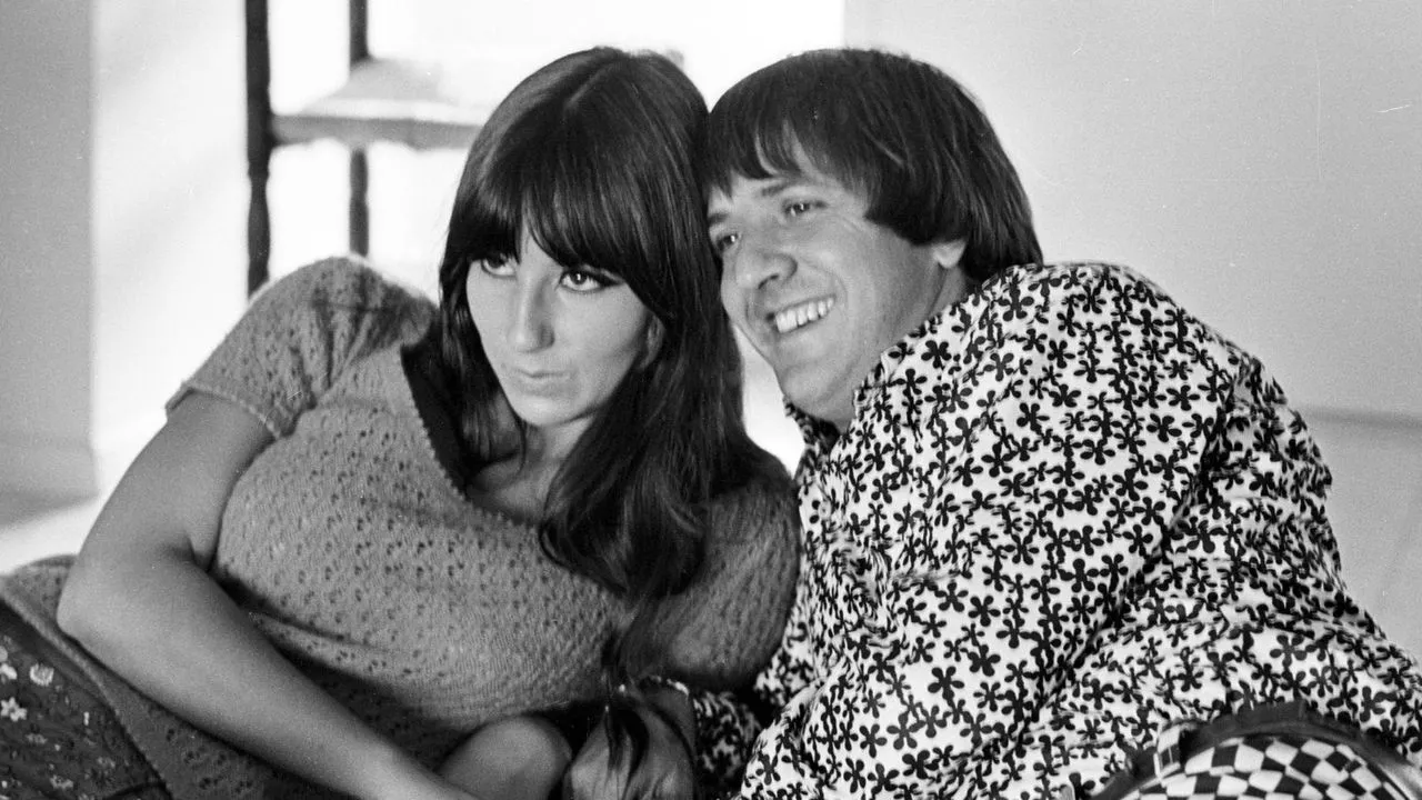 שר וסוני בשחור ולבן' loading='lazy' title=