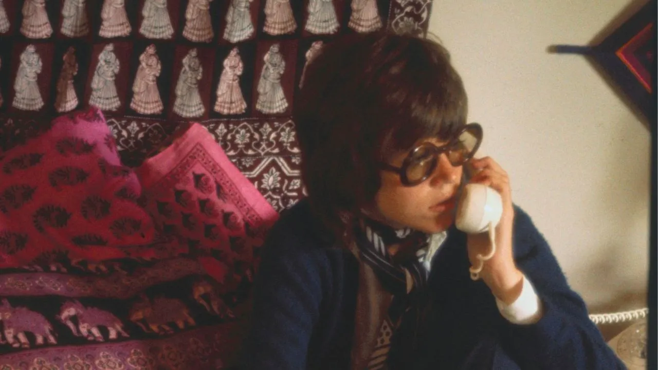 70년대 침대에 누워 있는 제인 폰다' loading='lazy' title=