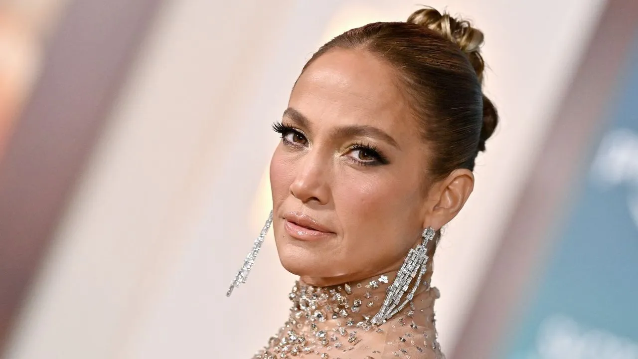 Jennifer Lopez przekształca prosty kącik jadalny w klimatyczną, pełną antyków przestrzeń, która jest przykładem ponadczasowego, przemyślanego projektu
