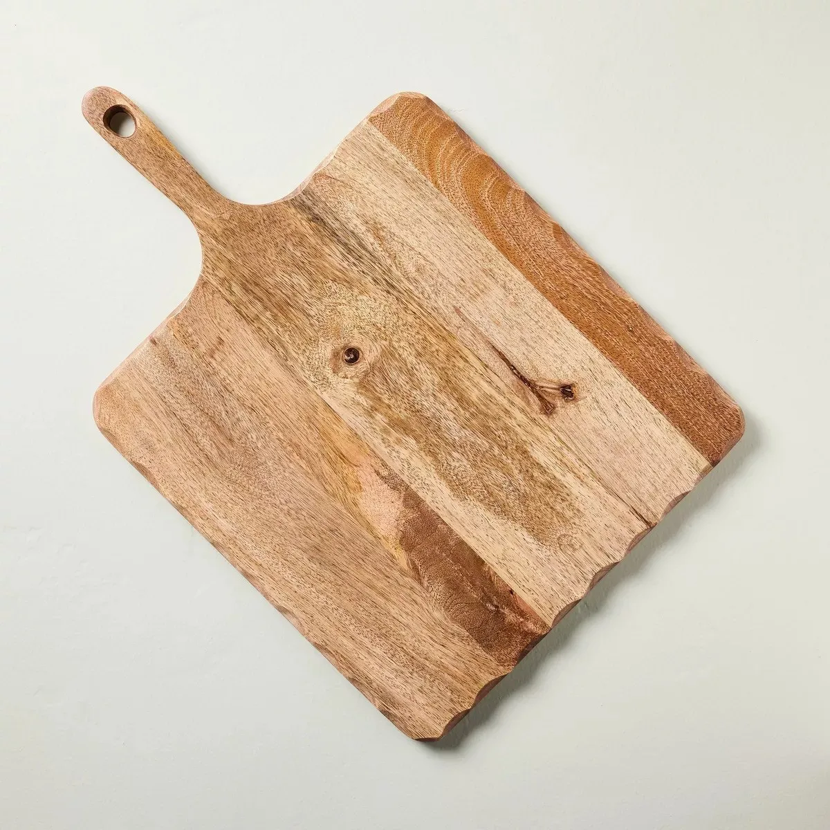 Carved Edge Square Wood Board – Ildsted & Hånd™ med Magnolia' loading='lazy' title=