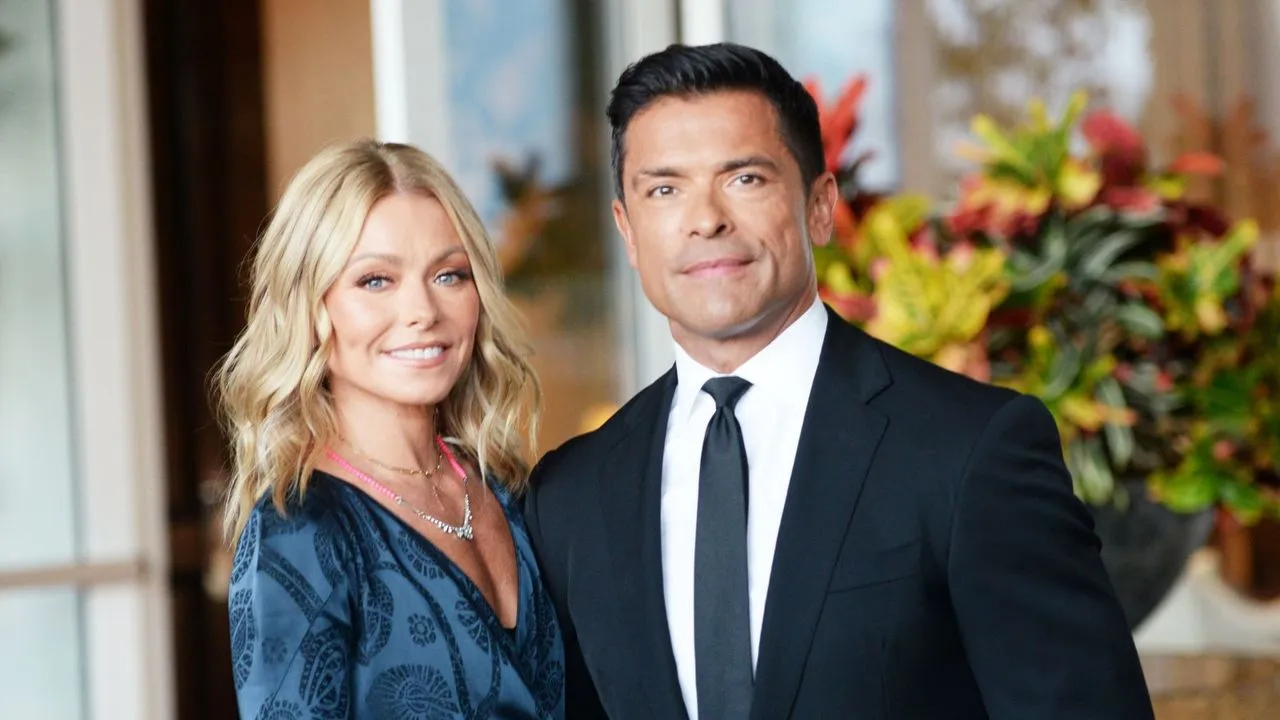Kelly Ripa a Mark Consuelos' loading='lazy' title=