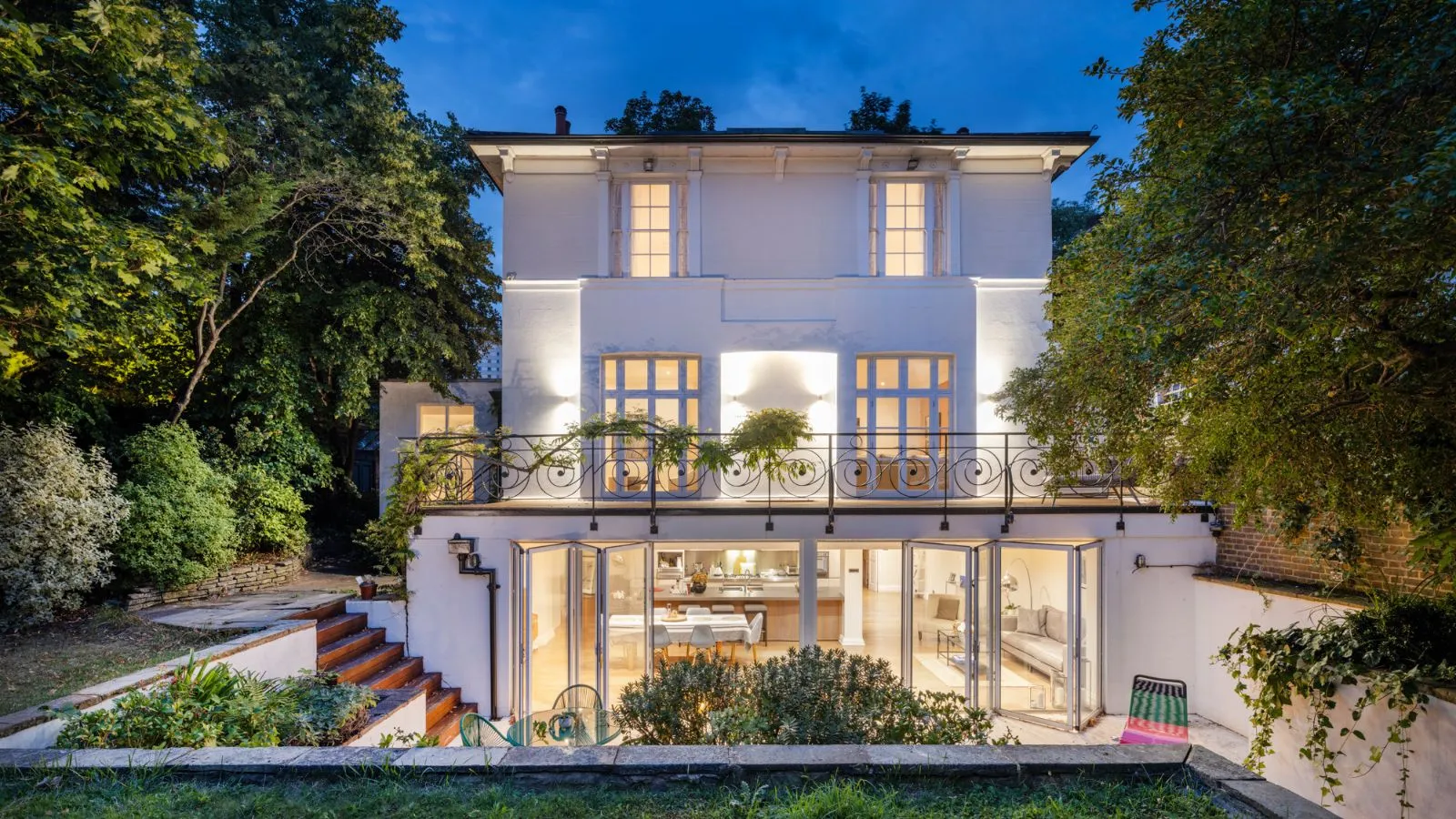 Træd indenfor i Lily Allen og David Harbours Brooklyn Townhouse på 8 millioner dollars: Et maksimalt eventyrland af finurlige, skræddersyede interiører