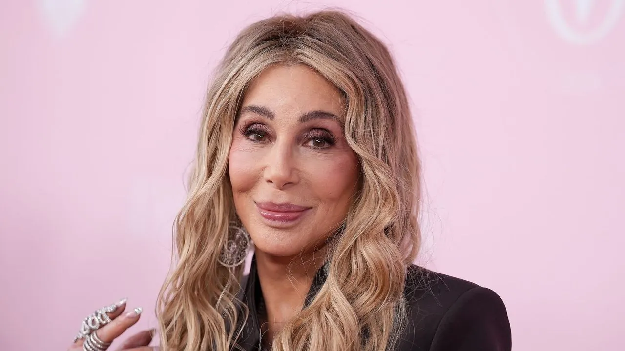 Chers indviklede buer og spejlstil giver den ultimative mesterklasse i at forvandle oversete hjørner til fantastiske, lysfyldte designerklæringer