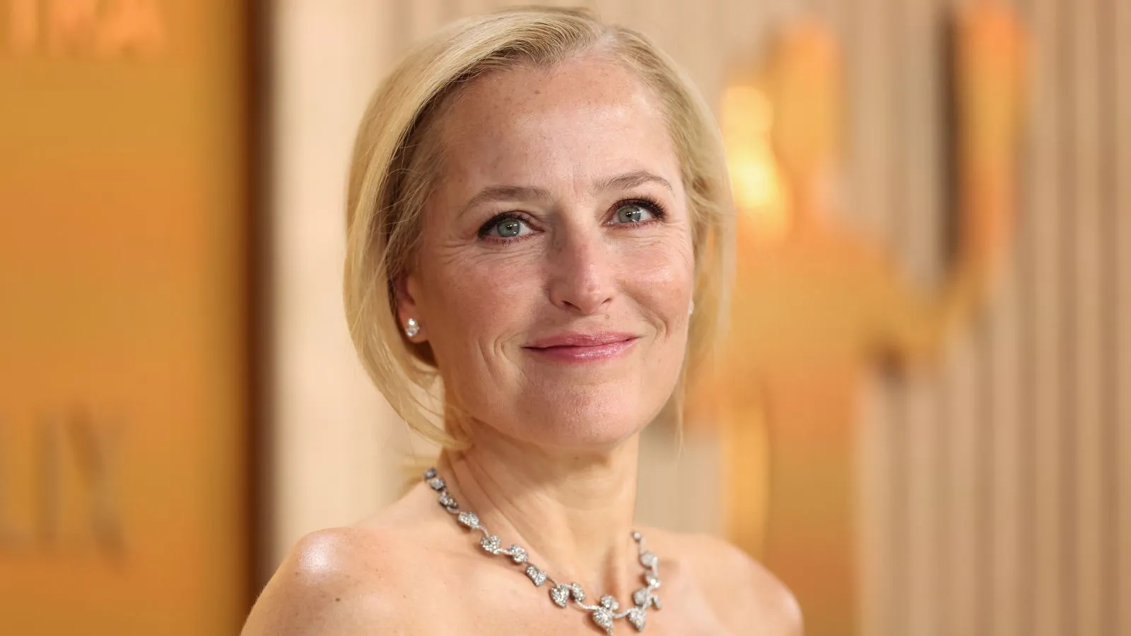 Gillian Anderson' loading='lazy' title=