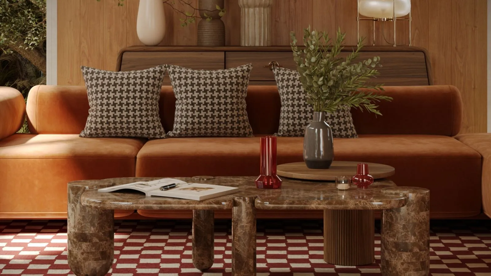 Soggiorno con accenti di metà secolo tra cui tavolo arrotondato in pietra, divano arancione e mobile in legno arrotondato' loading='lazy' title=