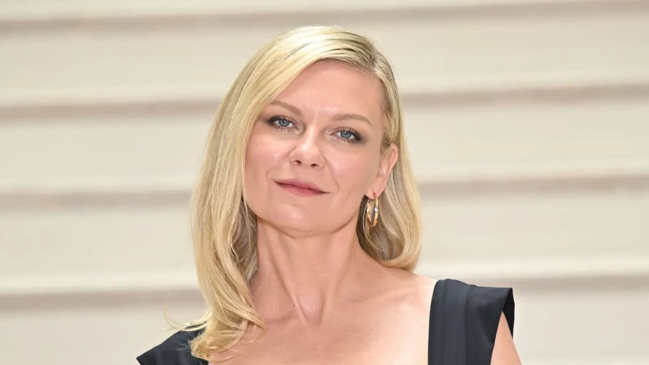 Kirsten Dunst na prostym tle' loading='lazy' title=