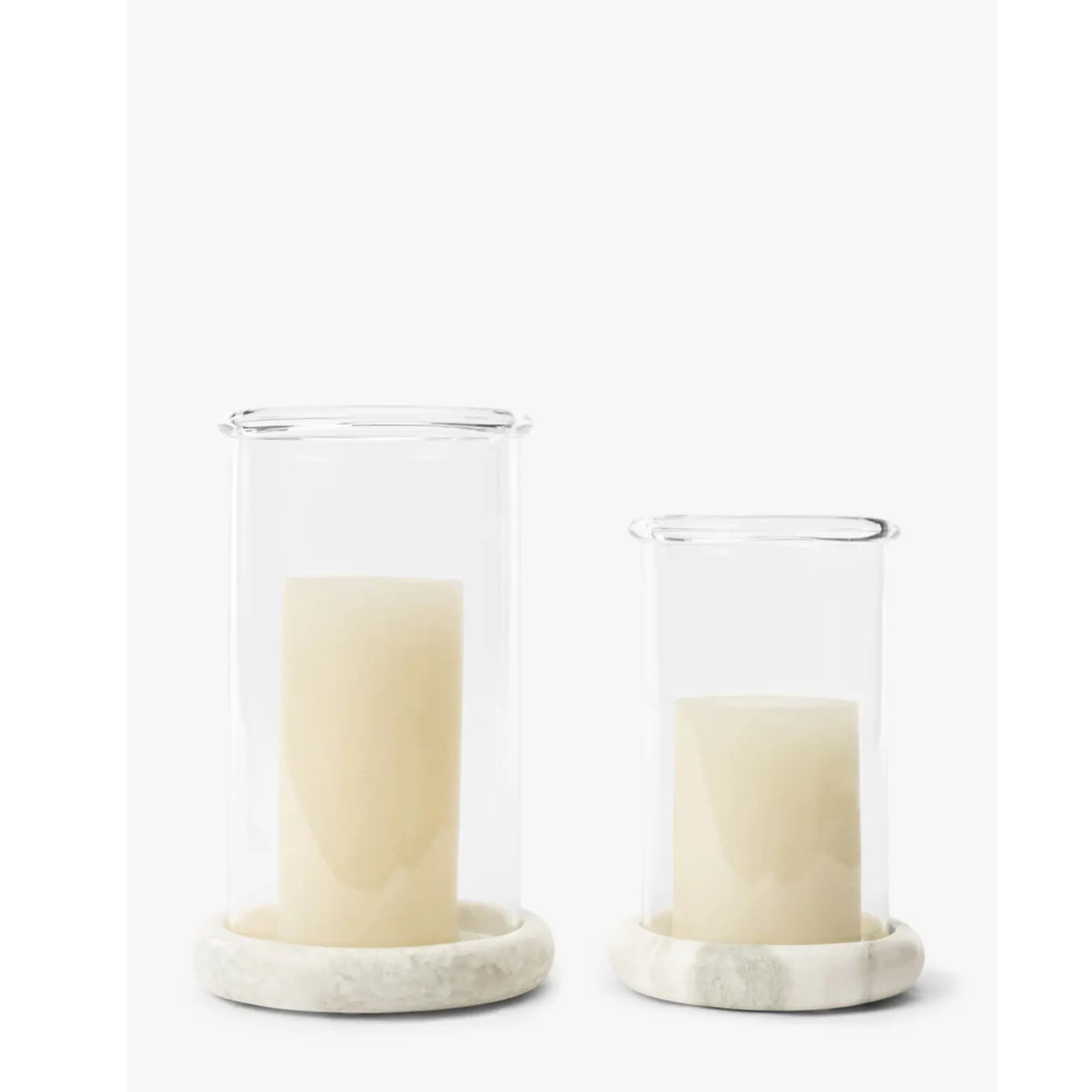 sklenené a kamenné hurikánové lampáše so sviečkami' loading='lazy' title=