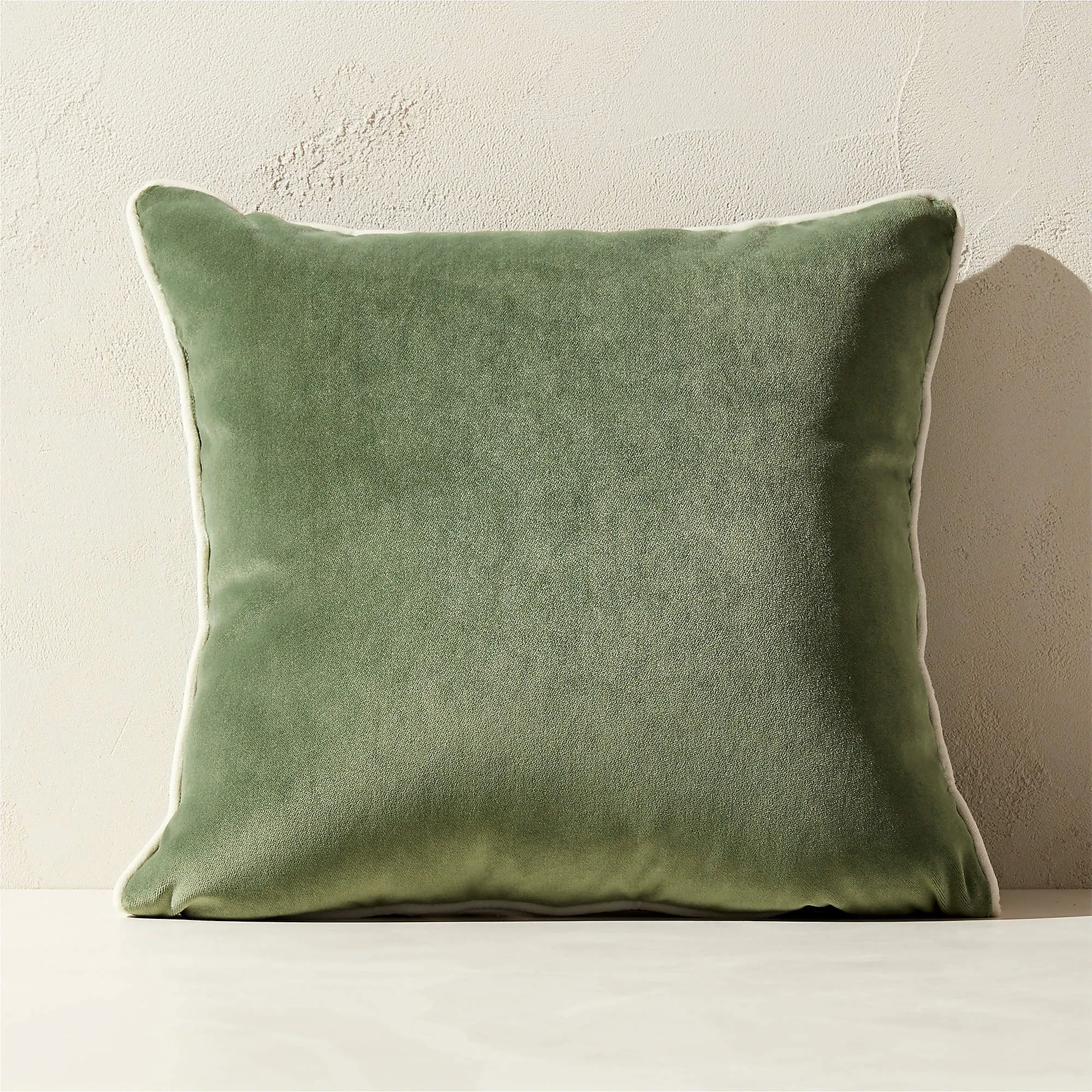 Kissenbezug aus grünem Samt' loading='lazy' title=