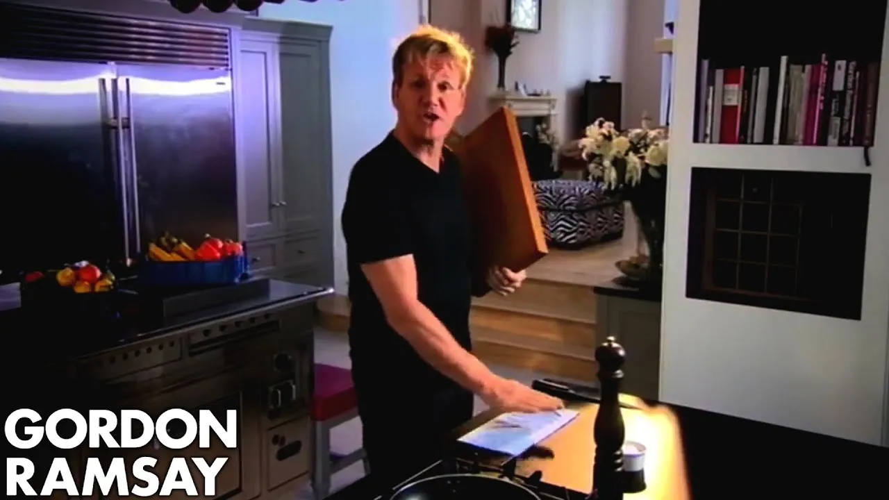 Kit da cucina di Gordon Ramsay | Cosa ti serve per essere uno chef migliore - YouTube' loading='lazy' title=
