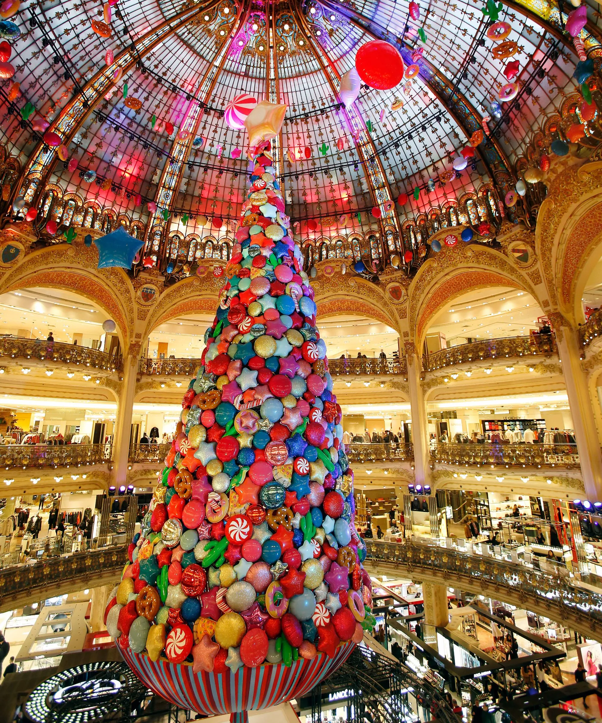 Galeries Lafayette Weihnachtsbaum' loading='lazy' title=