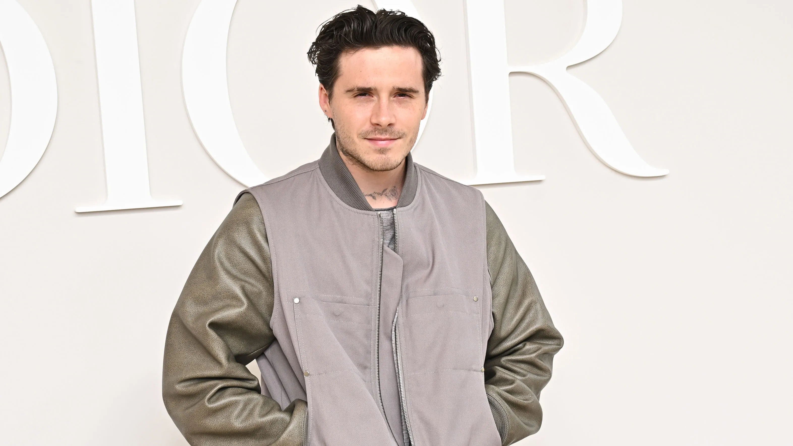 Brooklyn Beckham partecipa alla sfilata Dior Homme Menswear Primavera/Estate 2025 nell'ambito della settimana della moda di Parigi il 21 giugno 2024 a Parigi, Francia' loading='lazy' title=