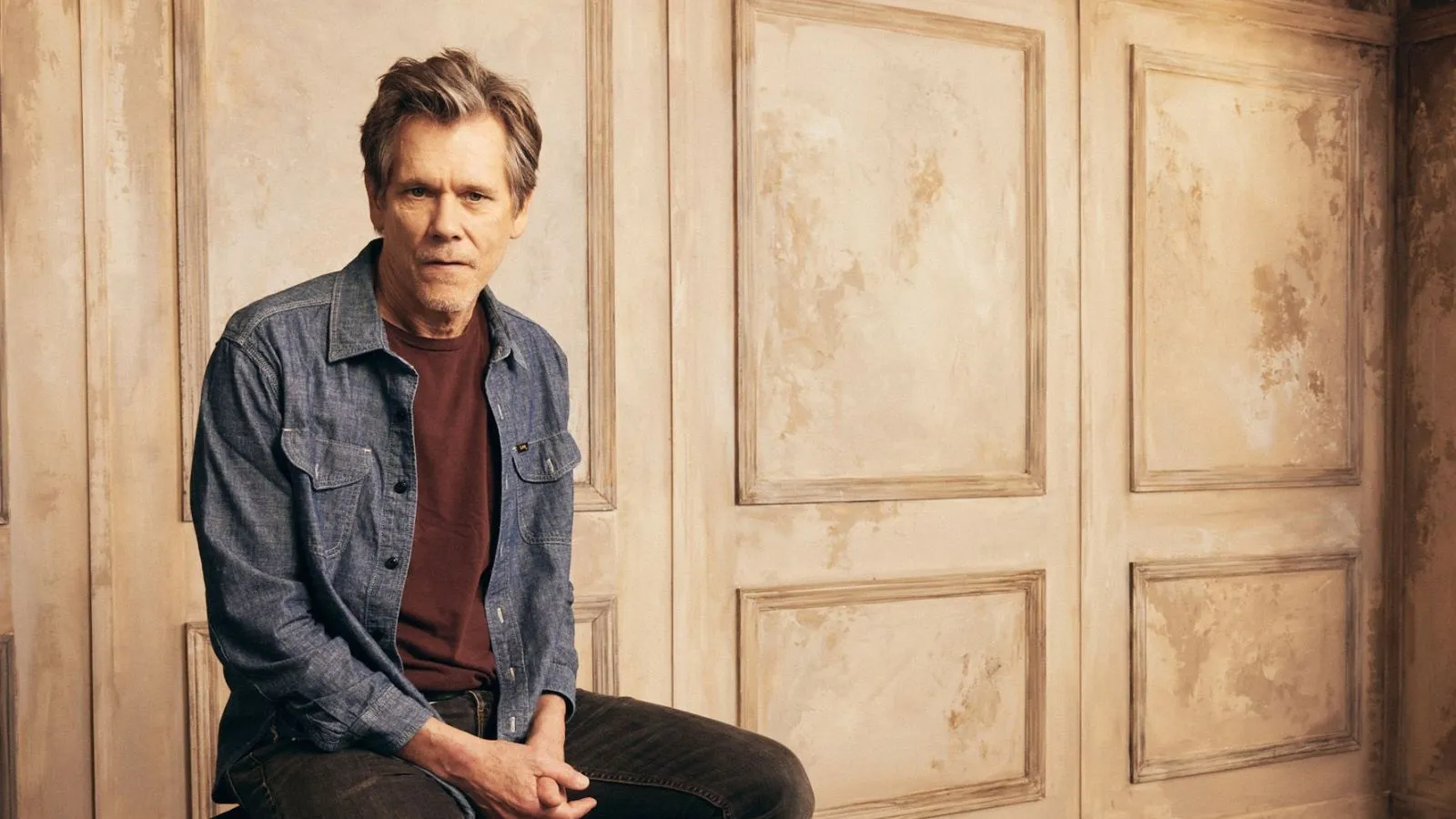 Cómo los graneros rojos de Kevin Bacon y Kyra Sedgwick crean un contraste impresionante con los pastos verdes y los cielos otoñales: la inspiración de un diseñador en el patio trasero