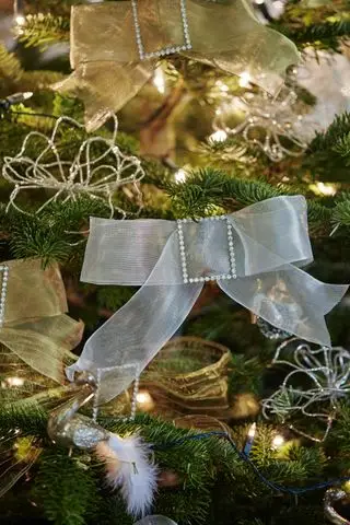 手作りのクリスマスツリーリボン、ディアマンテバックル付き AnnabelLewis-019