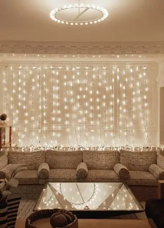 Kelly Wearstler sobre como pendurar luzes de NatalKelly Wearstler sobre como pendurar luzes de Natal