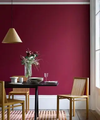Como posso deixar minha sala de jantar aconchegante?