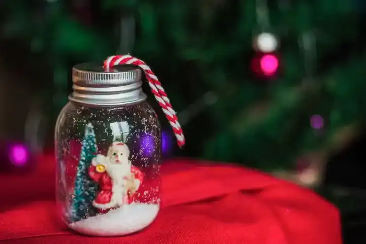 クリスマスのスノードームを作りましょう