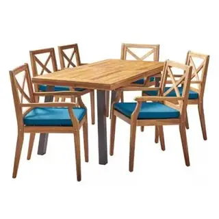 Un juego de comedor al aire libre de madera de enebro de 7 piezas
