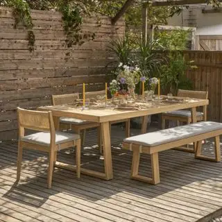 Mesa de comedor, sillas y banco de teca Castlery Rio