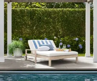 Chaise lounge doble para exteriores Indio Eucalyptus con ruedas