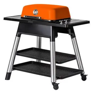 En Everdure Force grill på hvid baggrund