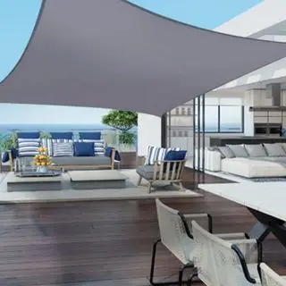 voile d'ombrage sur un balcon