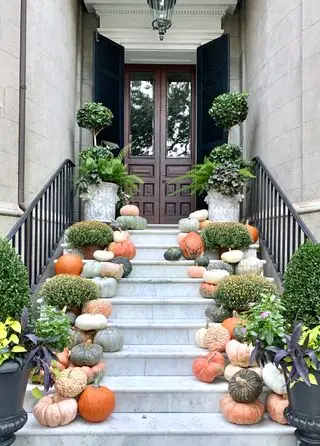 décor de porte d'entrée d'automne, escaliers de citrouille
