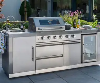 Venkovní gril s venkovním dřezem a BBQ