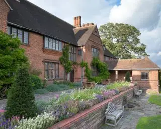 kunst og håndverk plantet hagekanter hos Goddards National Trust