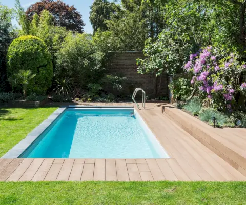 Quanto tempo depois de chocar uma piscina posso nadar nela? Regras essenciais para um banho seguro