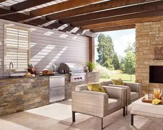 Idées de stations de grillades extérieures – 10 façons de rehausser vos barbecues d’été