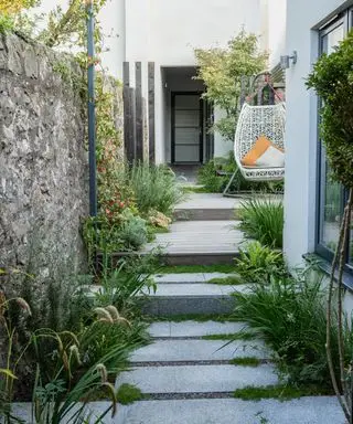 Kleine Gartenidee mit Pflastersteinen