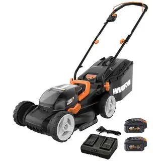 Un cortacésped Worx WG779 con sus baterías y cargador.