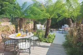 Ideen für die Terrassenbepflanzung – mit Beeten, Pflanzgefäßen und lebenden Wänden