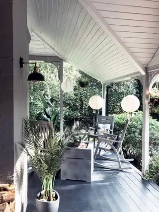 veranda se zdvojeným osvětlením